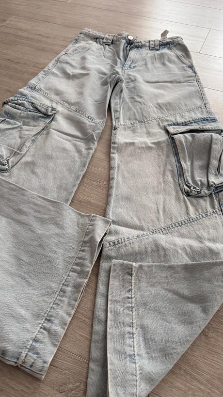 Kapcase 34, pull&bear,xs