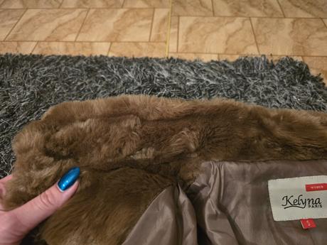 Hnedý kožúšok, s