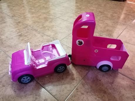 Barbie auto s prívesom, barbinou a koníkom,
