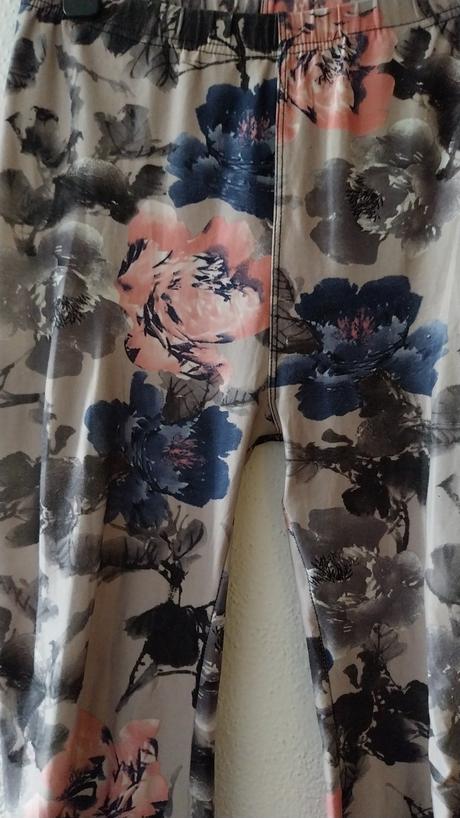 Kvetované legíny, m