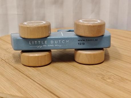 Drevený traktor pastelovomodrý little dutch 12,5cm, 