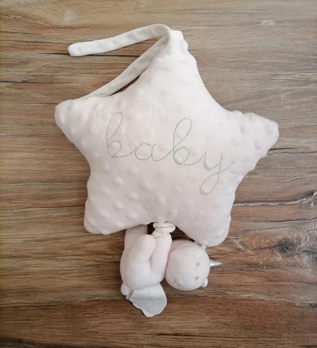 Závesná hračka s melódiou, 