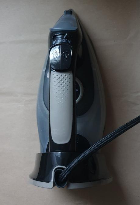 Bezkablova naparovacia zehlicka, 