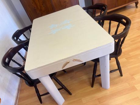 Renovovaný drevený rozkladací jedálenský stôl,