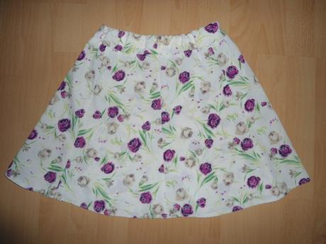 Dievcenska suknicka s kvetinkami, 134