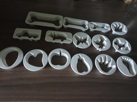 Predám sadu15 ks vykrajovatiek zn. delimano, 