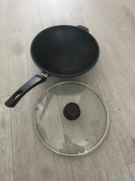 Wok panvica s titanovym povrchom, 