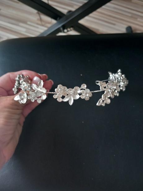 Šaty na 1 sväté prijímanie, 146