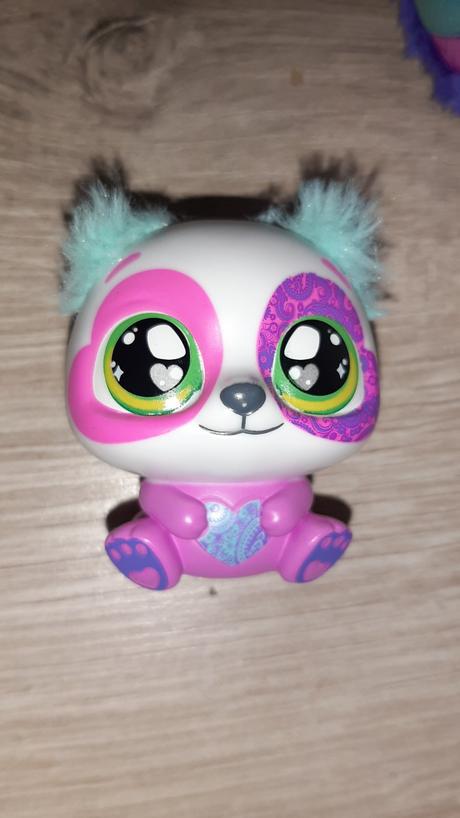 Interaktívna panda peek-a-roo furreal,