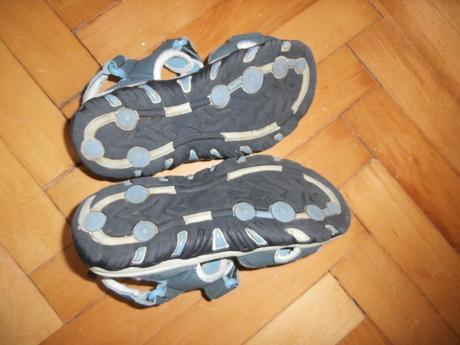 Sandálky, authority,30