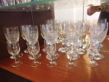 Sklenené poháre poháriky na nožičke,,