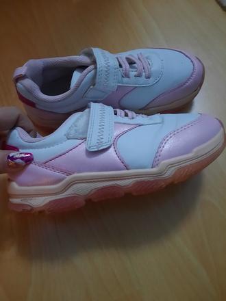 Blikajúce tenisky., 29