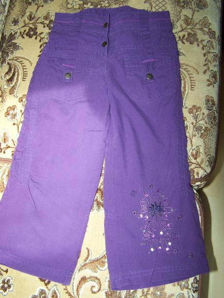 Pekné letné nohavice s aplikáciou málo nosené, 104