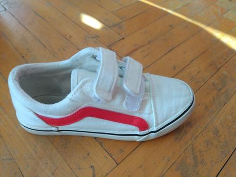 Biele platené tenisky, 31