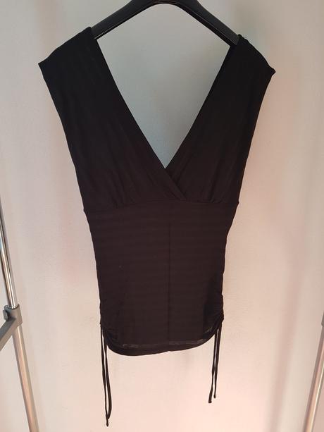 Zaujimavy top / tricko - velky obojstrany vystrih, s