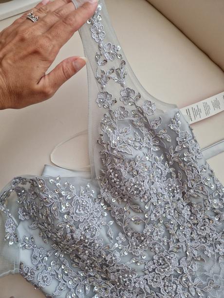 Krasne spoločenské šaty č.36, 36