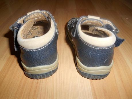 Koženné sandaliky, baťa,20