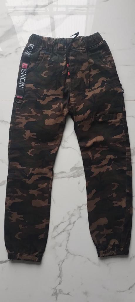 Maskáčové nohavice, 134