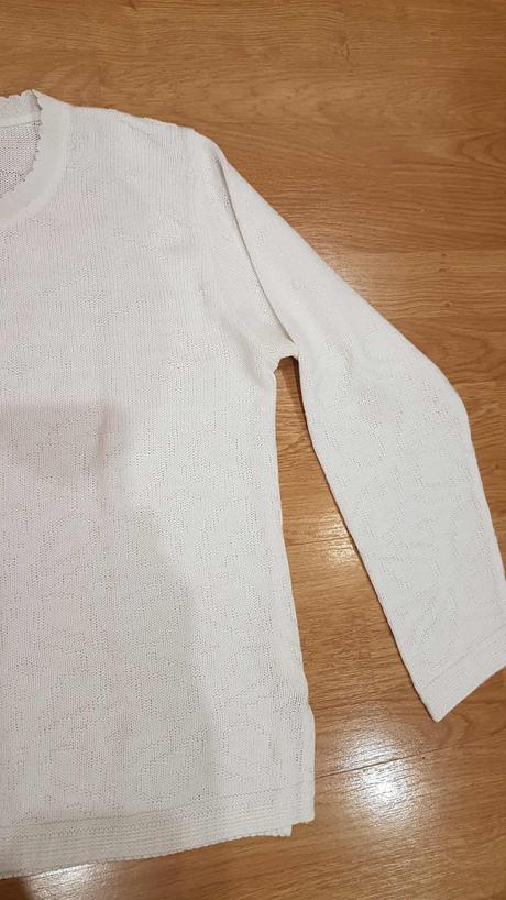 Biely pulóver v. l, l