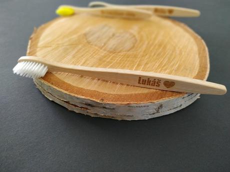 Bambusová zubná kefka s menom, 