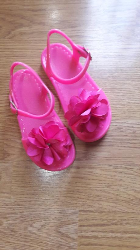 Sandálky, 25