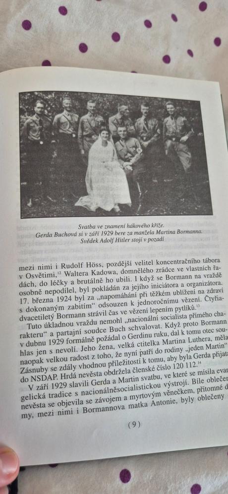 Knihy ženy nacistů 1 a 2, 