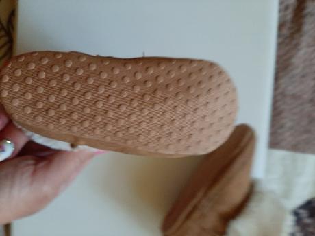 Capacky s kozusinkou, 18