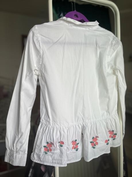 Reserved biela košeľa s vysivanymi ruzovymi kvetmi, reserved,s