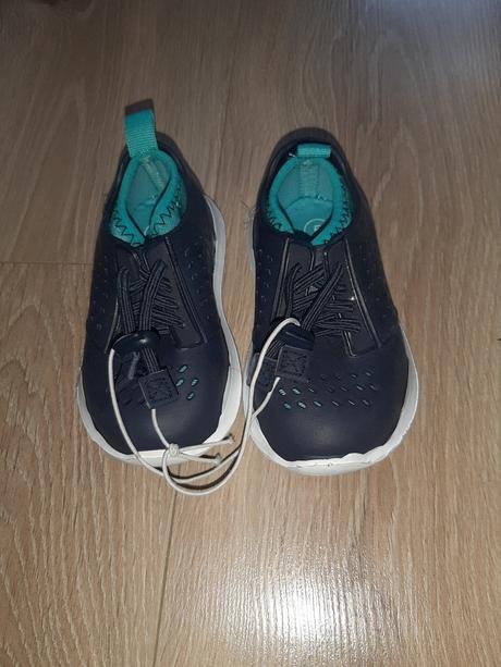 Topánky do vody, 22