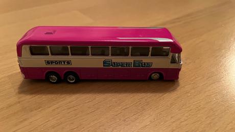 Kovový autobus so zvukovým a svetelným efektom, 