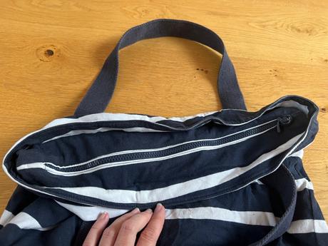 Latkova taska so zipsom, 