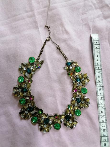 Farebný náhrdelník, 