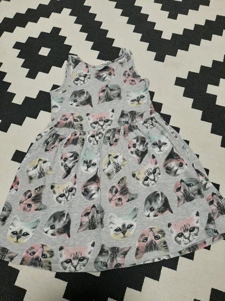 Nádherné tričkové šatičky s mačičkami na 4-6r., h&m,116