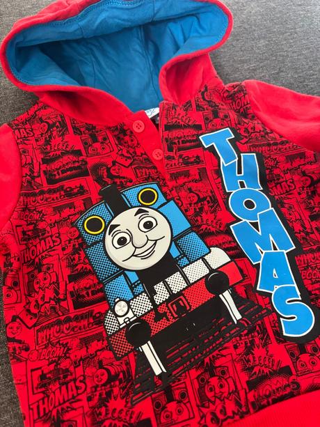 Mikinka vláčik tom, 74