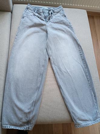 Baggy jeans/ rifle, house,32