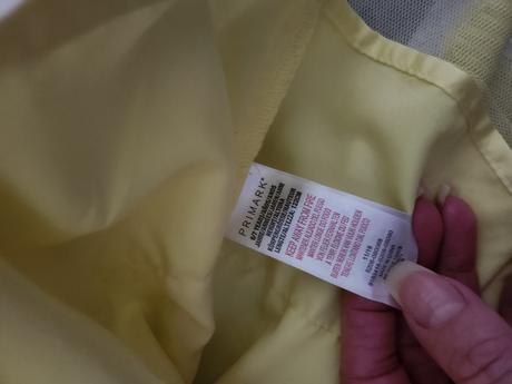 Pekné žlté šaty, 122