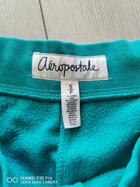 Dámske trištvrťové tepláky, aeropostale,s