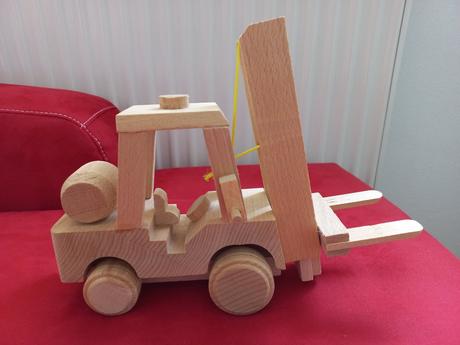 Dreveny vysokozdvizny vozik, 