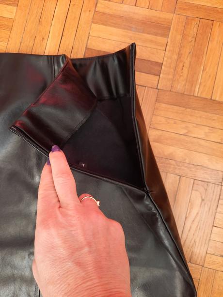 Dámska úzka koženková sukňa, xs