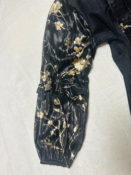 Nádherné čiernozlaté šaty zn. magenta, m / s