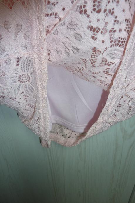 Krajkové šaty, gate,l