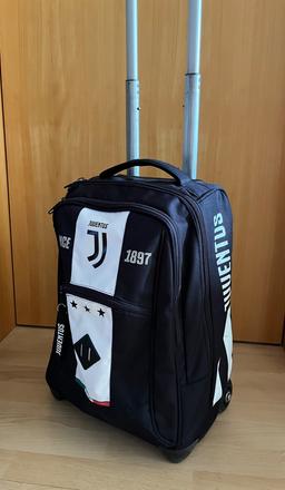 Aktovka juventus na kolieskach+na chrbat,