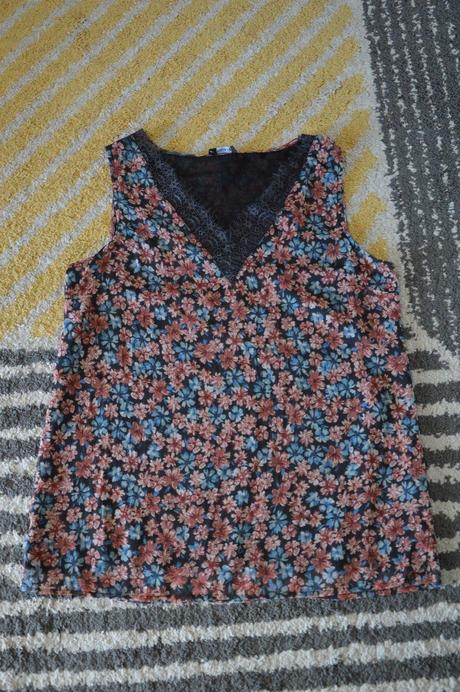 Kvetinkový top s čipkou, c&a,40 / l