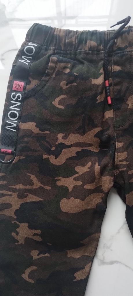 Maskáčové nohavice, 134