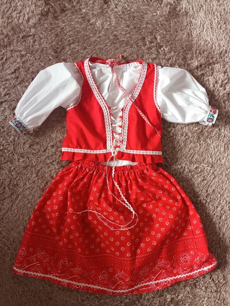 Dievčenský kroj nový 9-11rokov, 146