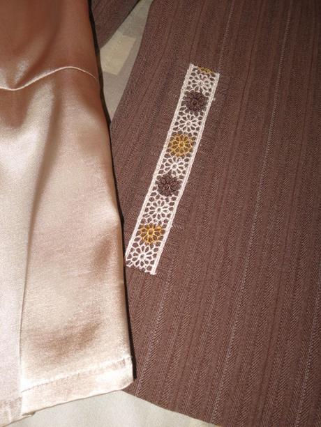 Kvalitný krásny kostým andrea martiny, 36