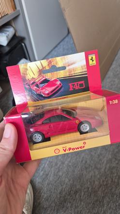 Model auta ferrari f40 1 ku 38,