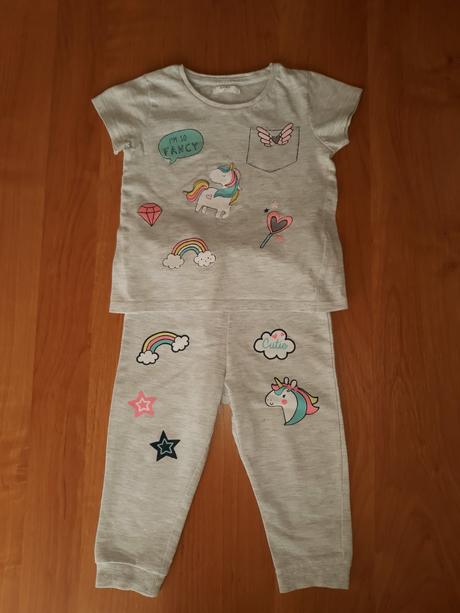 Šedý kompletík, 86