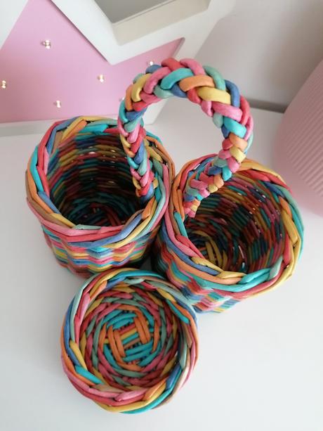 Farebný veselý stojan na písacie potreby, 