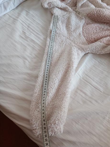 Plyšový overal, 140